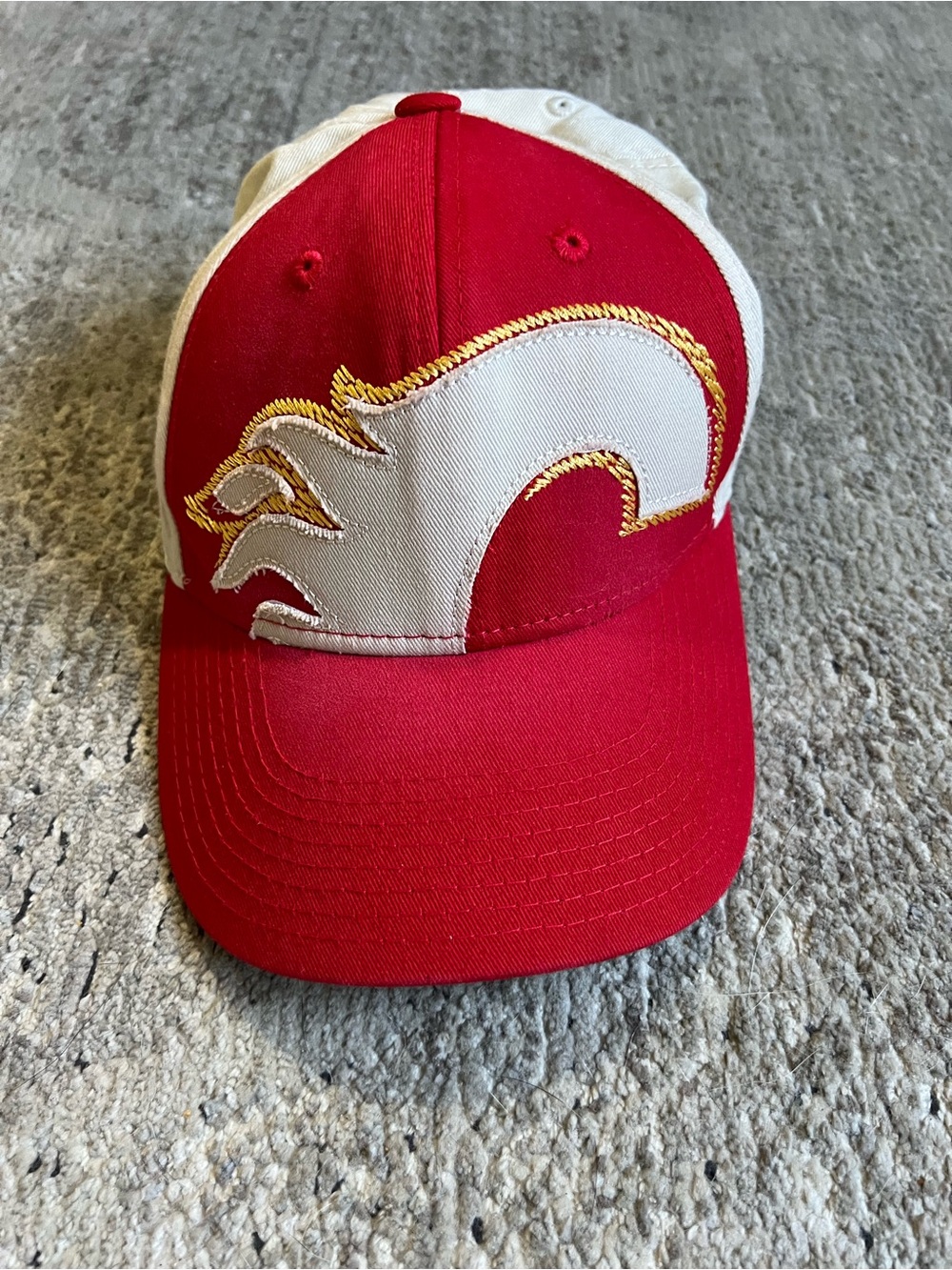 Vintage 90s CCM Calgary Flames Blasty Flex Fit Hat Size L/XL NHL Hockey